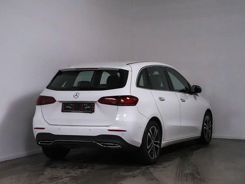 Gebraucht Mercedes B220 Progressive 190 PS (139 kW) 2025 Unilack polarweiß Van / Kleinbus