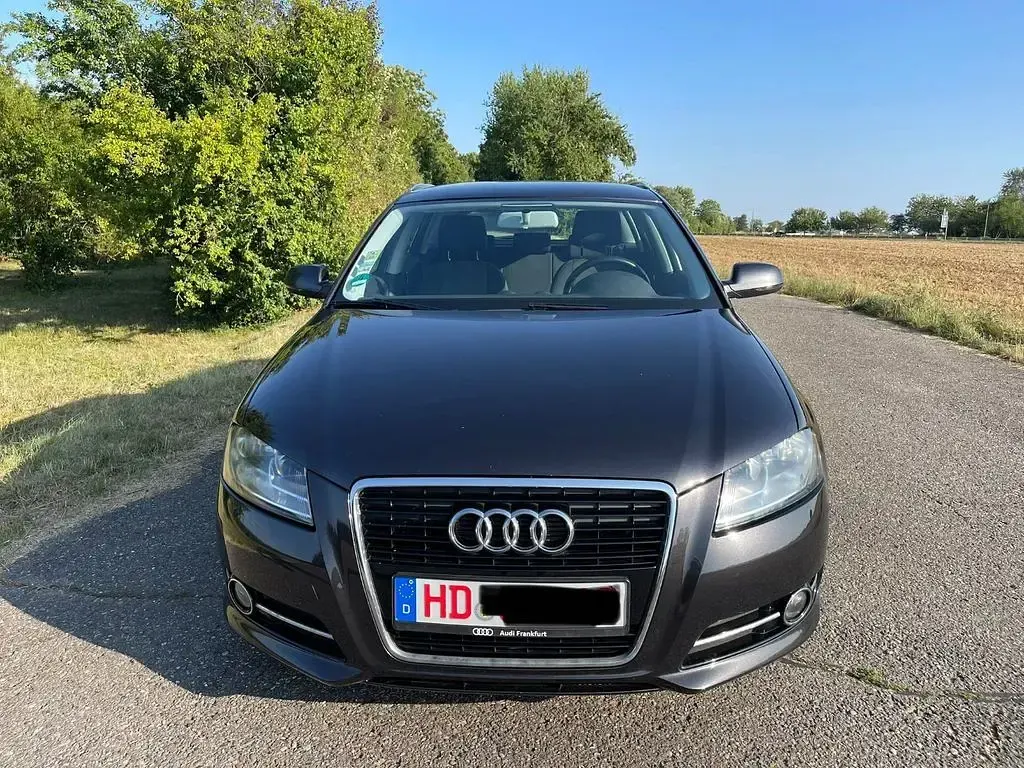 Gebraucht Audi A3 Attraction 90 PS (66 kW) 2011 Lavagrau perleffekt Kleinwagen