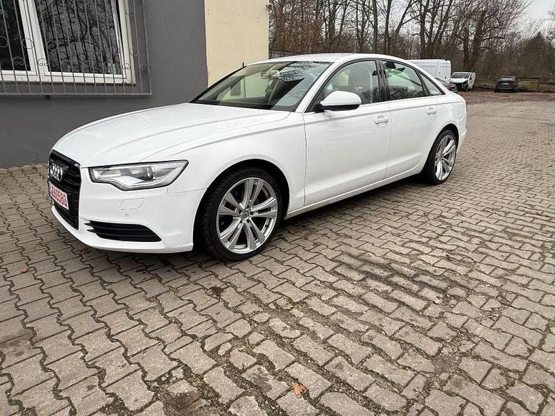 Weiß Gebraucht 2011 Audi A6 Comfort Limousine | 15.650 € (Fairer Preis) - Bild 1/4