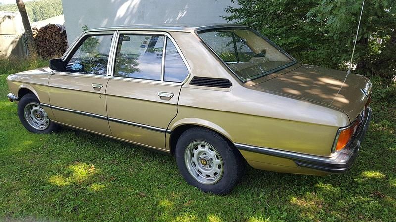 Gebraucht BMW 518 90 PS (66 kW) 1980 Gold Limousine