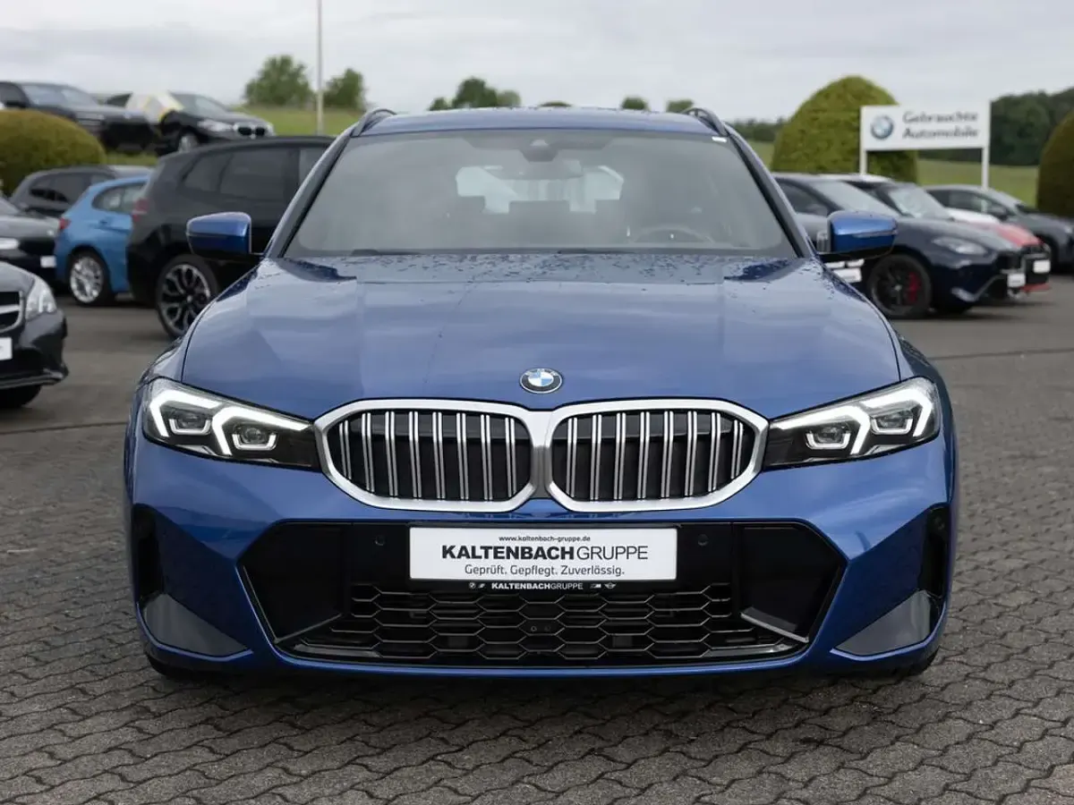 Gebraucht BMW 330 M Sport 286 PS (210 kW) 2022 Blau Kombi