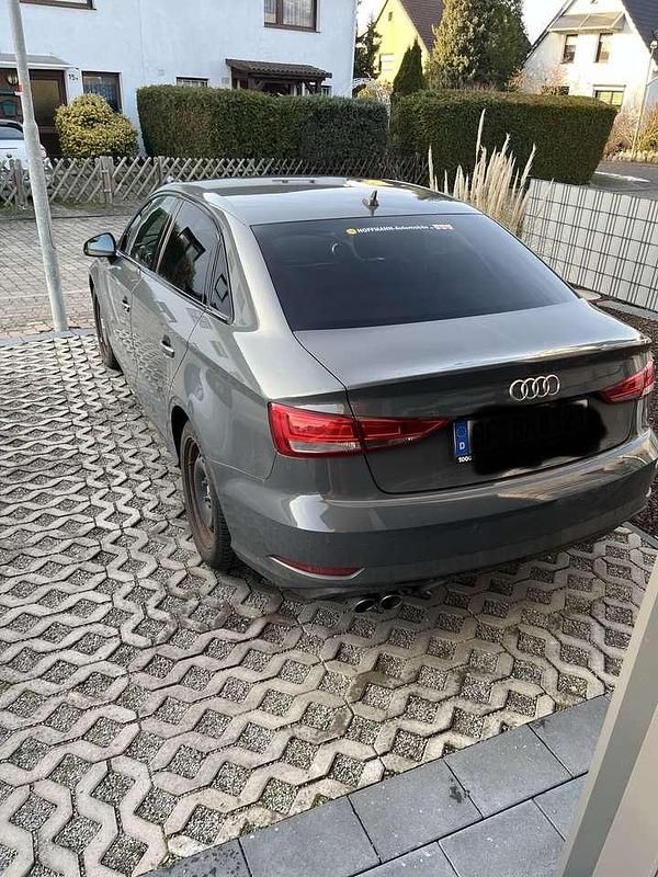 Gebraucht Audi A3 Sport 150 PS (110 kW) 2018 Grau Limousine
