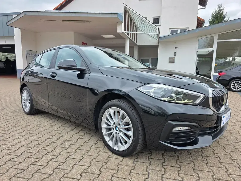 Gebraucht BMW 120 Advantage 190 PS (139 kW) 2023 Saphirschwarz Kleinwagen