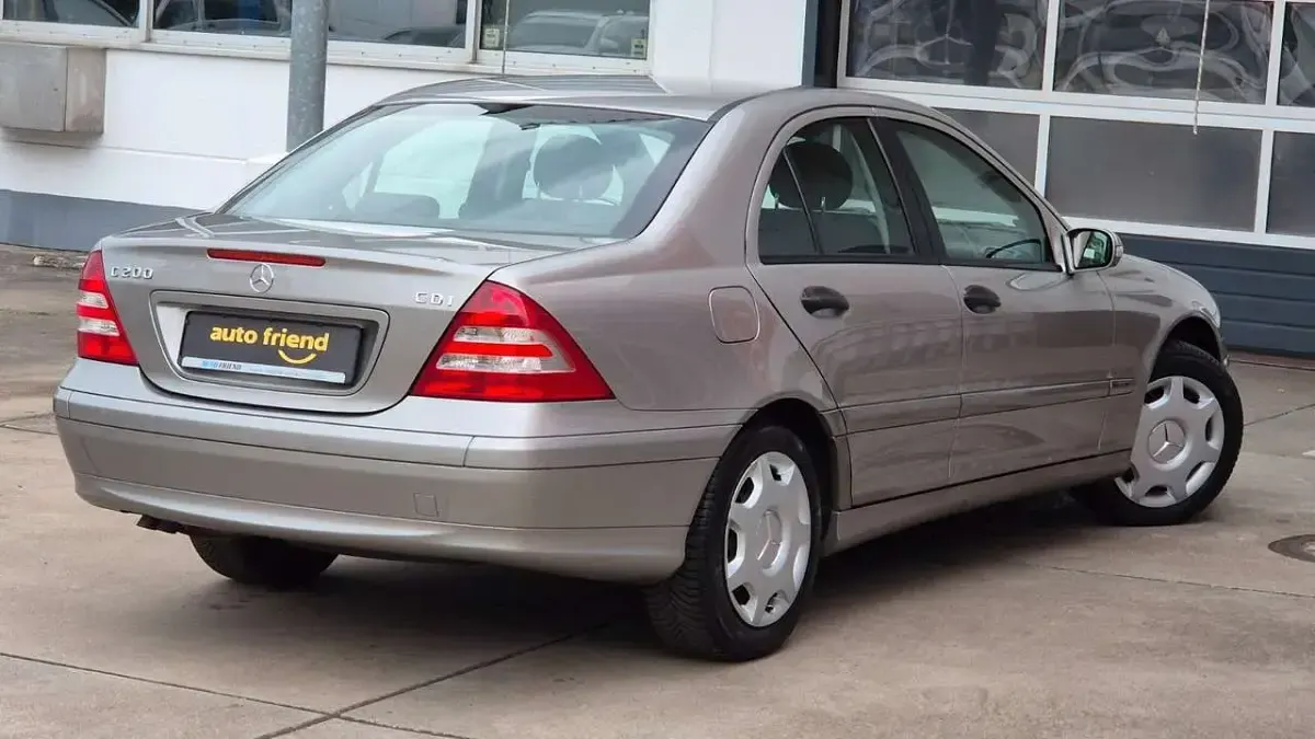 Gebraucht Mercedes C200 122 PS (89 kW) 2004 Cubanitsilber Limousine