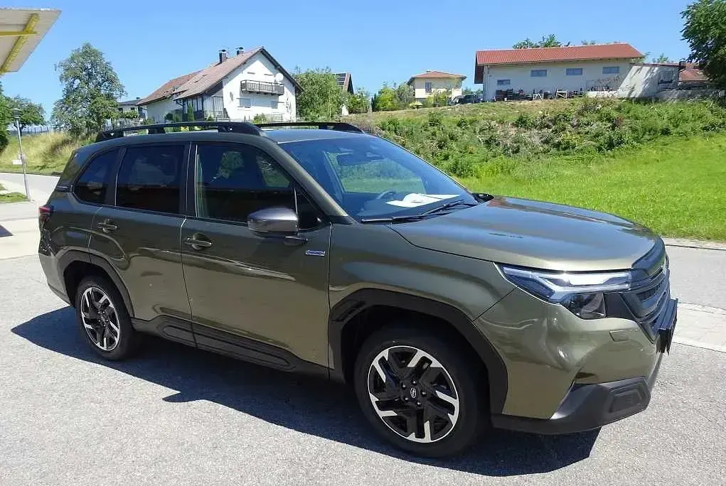 Neu Subaru Forester Active 136 PS (100 kW) 2026 Grün SUV