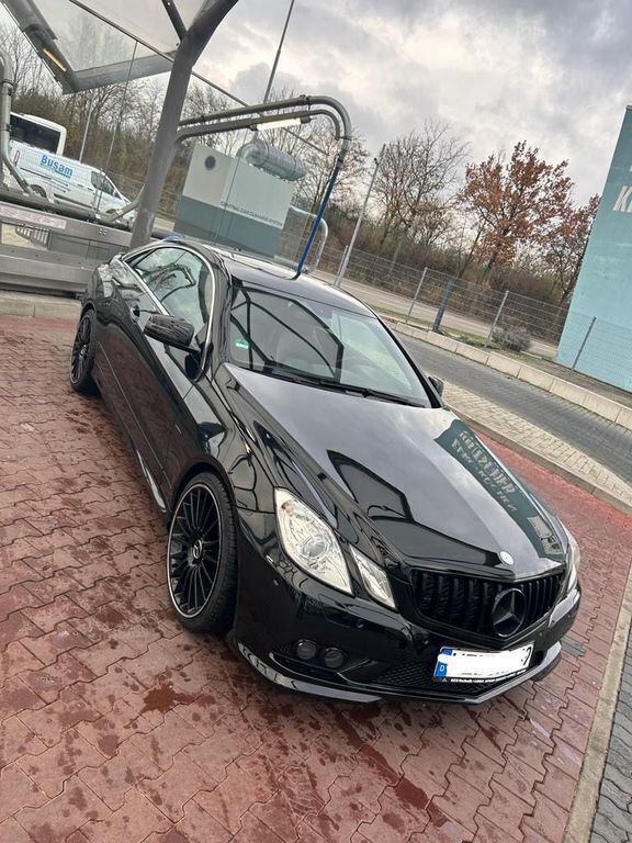 Schwarz Gebraucht 2010 Mercedes E350 AMG Coupé | 11.000 € (Fairer Preis) - Bild 1/4