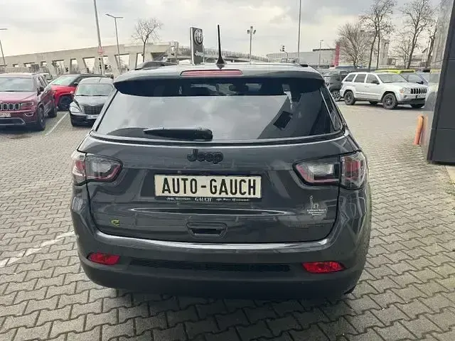 Käytetty Jeep Compass Night Eagle 131 HP (96 kW) 2023 Harmaa Katumaasturi