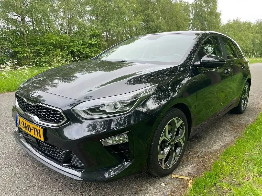 Usado Kia Ceed 136 CV (100 kW) 2020 Negro Utilitario
