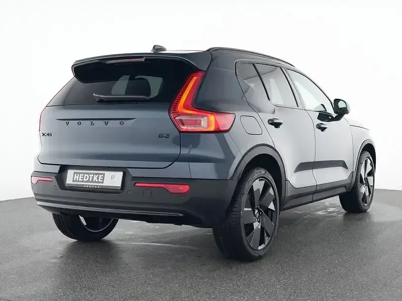 Second-hand Volvo XC40 Plus 2026 Negru SUV