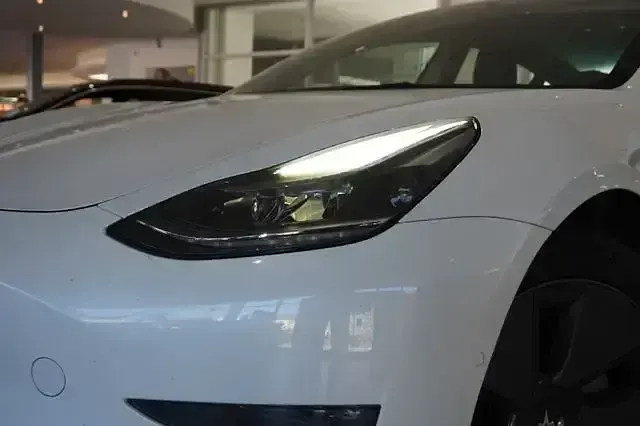 Usado Tesla Model 3 Standard Range 366 kW (498 CV) 2021 Negro Berlina
