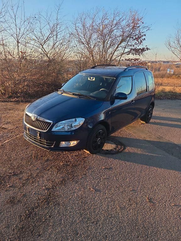 Blau Gebraucht 2014 Skoda Roomster Ambition Van / Kleinbus | 7.950 € (Etwas zu teuer) - Bild 1/4