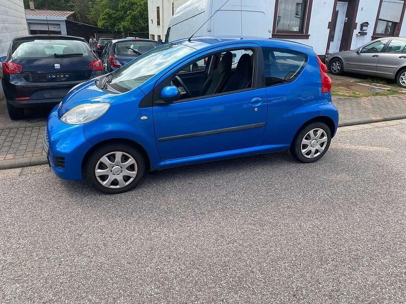 Blau Gebraucht 2011 Peugeot 107 Filou Kleinwagen | 1.599 € (Fairer Preis) - Bild 1/4