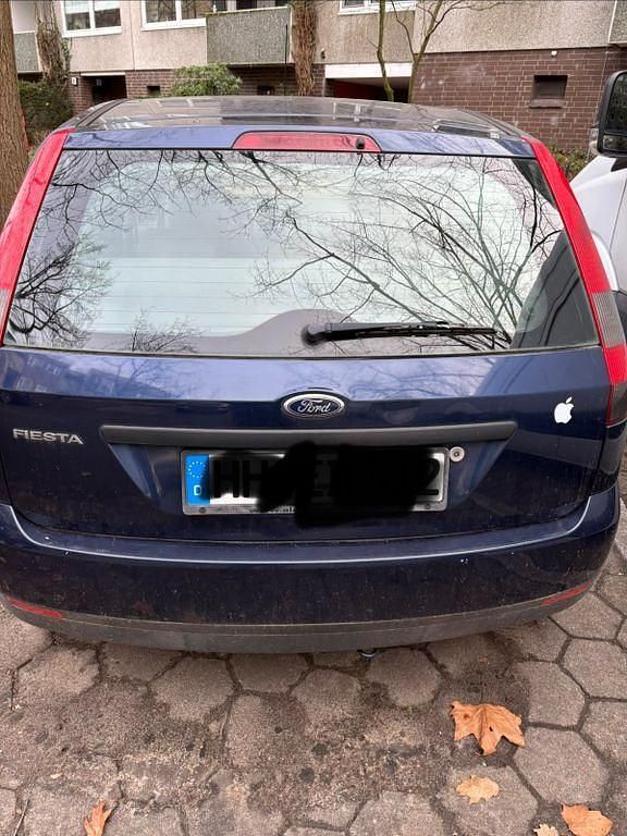 Blau Gebraucht 2003 Ford Fiesta Limousine | 1.300 € (Fairer Preis) - Bild 1/4