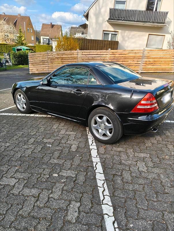 Gebraucht Mercedes SLK230 197 PS (144 kW) 2000 Schwarz Cabrio