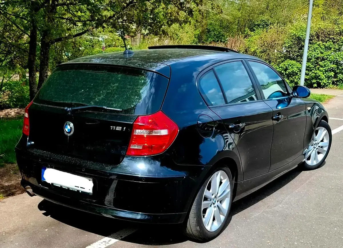 Gebraucht BMW 118 143 PS (105 kW) 2008 Schwarz Kleinwagen