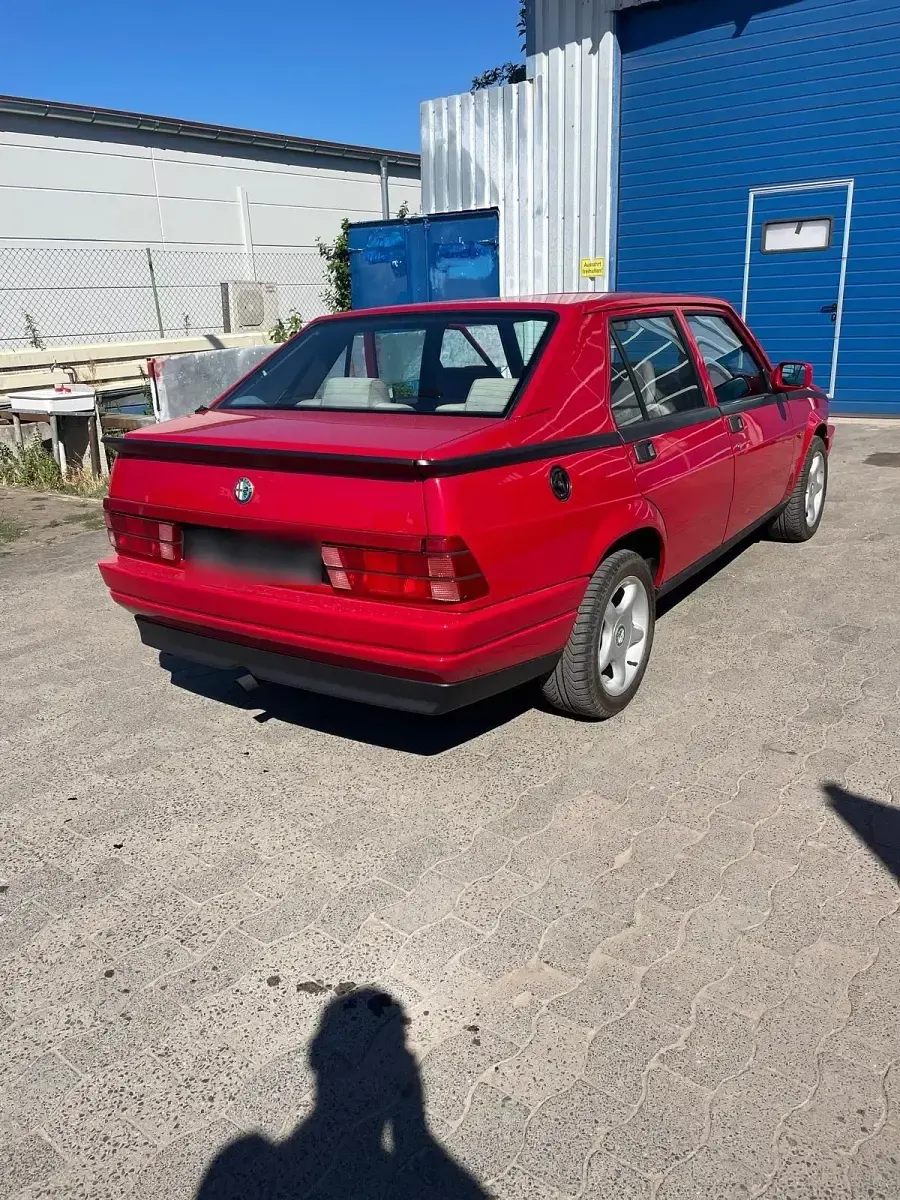 Gebraucht Alfa Romeo 75 120 PS (88 kW) 1992 Rot Limousine