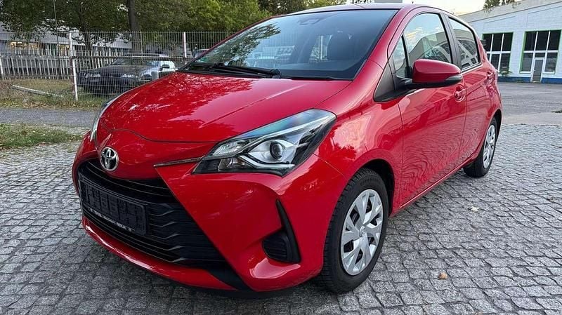 Gebraucht Toyota Yaris Comfort 69 PS (50 kW) 2018 Rot Limousine