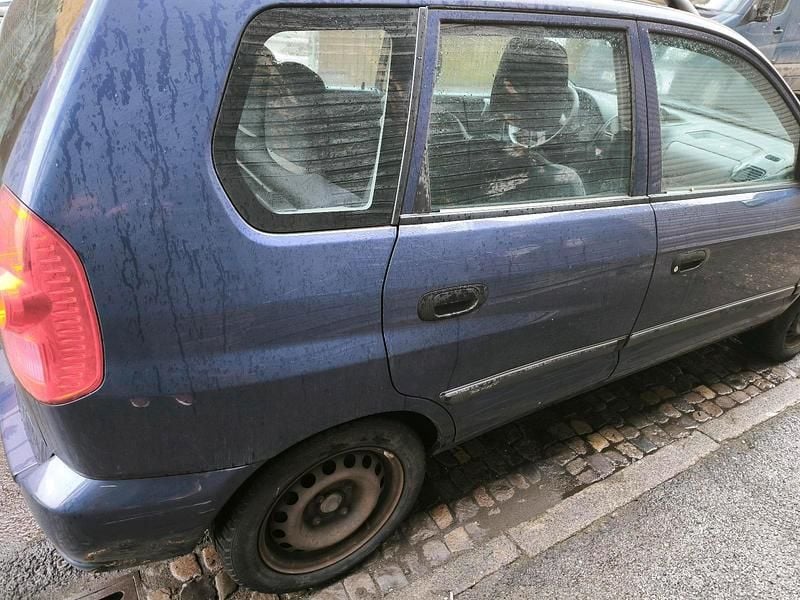 Second-hand Mitsubishi Space Star 97 CP (71 kW) 2003 Albastru Monovolum