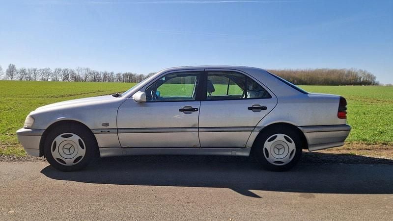Gebraucht Mercedes C180 122 PS (89 kW) 1998 Silber Limousine