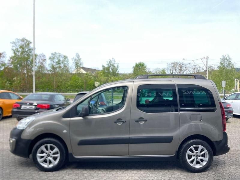 Gebraucht Peugeot Partner Tepee Allure 110 PS (80 kW) 2017 Grau Van / Kleinbus