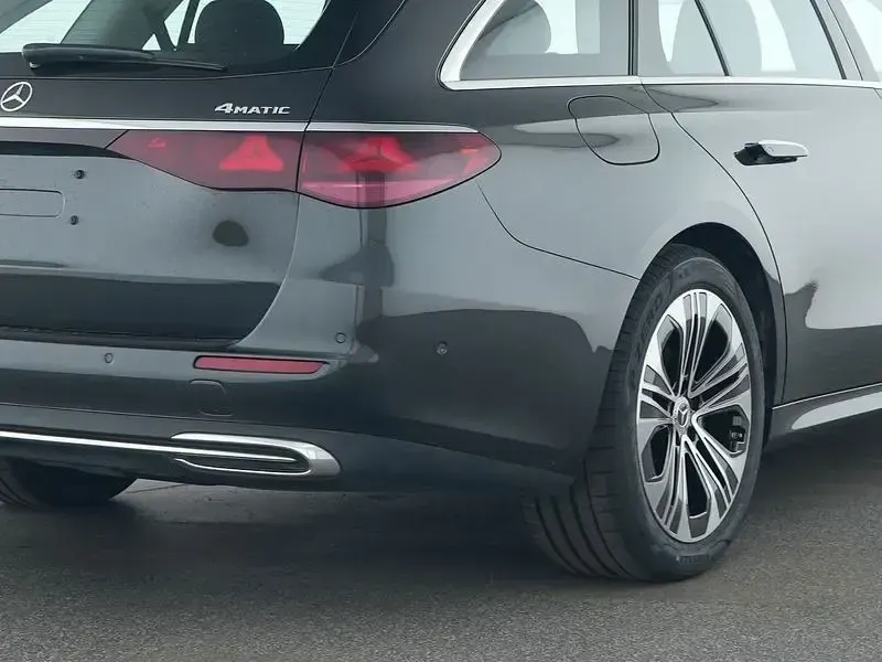 Gebraucht Mercedes E220 Avantgarde 197 PS (144 kW) 2025 Grau Kombi