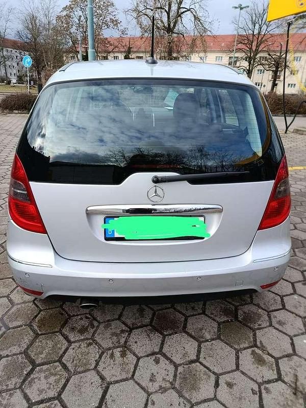Gebraucht Mercedes A160 Avantgarde 95 PS (69 kW) 2010 Silber Limousine
