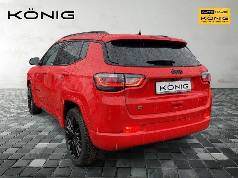 Gebraucht Jeep Compass Altitude 131 PS (96 kW) 2023 Rot SUV