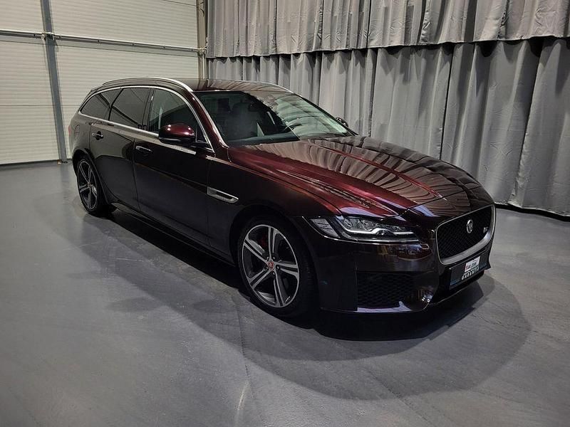 Gebraucht Jaguar XF S 300 PS (220 kW) 2018 Rossello red Kombi