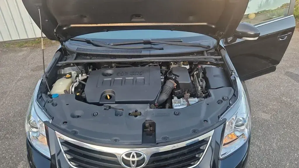 Gebraucht Toyota Avensis 132 PS (97 kW) 2010 Schwarz Limousine
