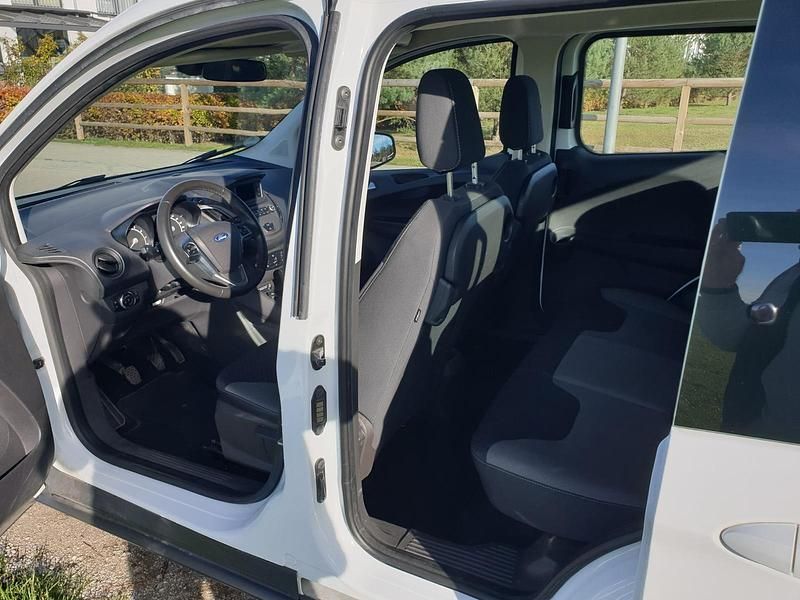 Gebraucht Ford Tourneo 101 PS (74 kW) 2019 Weiß Kombi