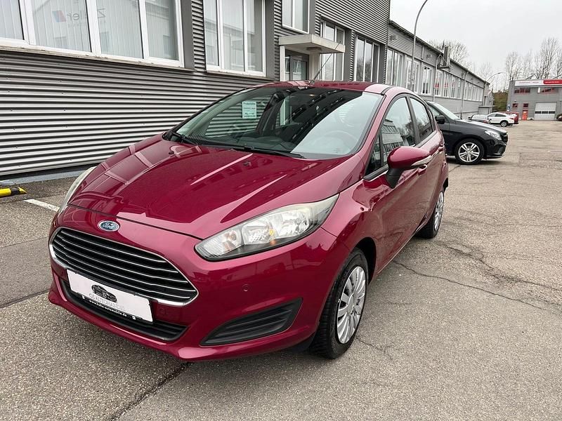 Gebraucht Ford Fiesta 101 PS (74 kW) 2014 Rot Kleinwagen