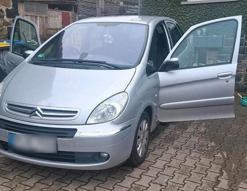 Gebraucht Citroën Xsara Picasso 108 PS (79 kW) 2009 Silber Van / Kleinbus