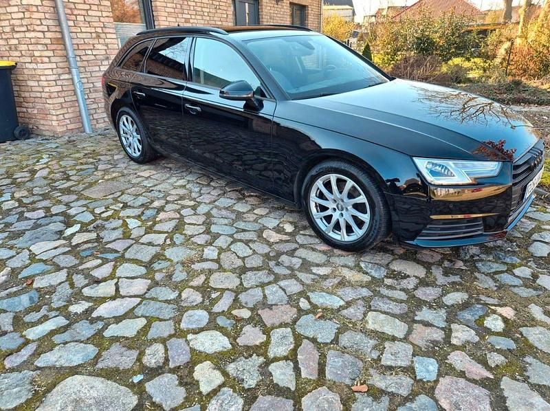 Gebraucht Audi A4 150 PS (110 kW) 2018 Schwarz Kombi
