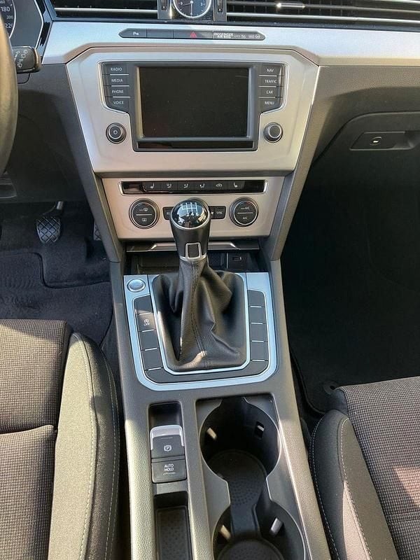 Schwarz Gebraucht 2016 VW Passat Highline Kombi | 9.599 € (Superpreis) - Bild 1/4