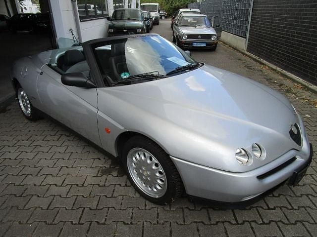 Silber metallic Gebraucht 1998 Alfa Romeo Spider Lusso Cabrio | 3.985 € (Fairer Preis) - Bild 1/4