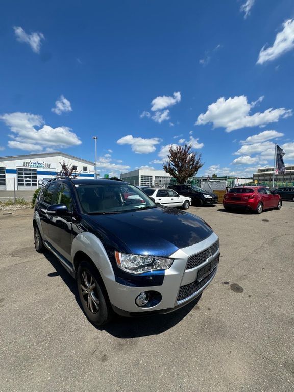 Blau Gebraucht 2012 Mitsubishi Outlander Invite SUV | 4.350 € (Superpreis) - Bild 1/4