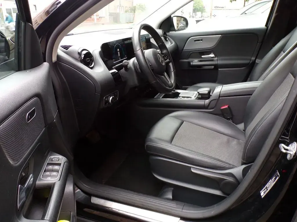 Gebraucht Mercedes GLA180 116 PS (85 kW) 2021 Schwarz SUV
