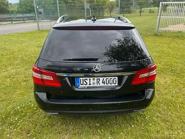 Używany Mercedes E350 Avantgarde 231 KM (169 kW) 2010 Czarny Sedan/Limuzyna