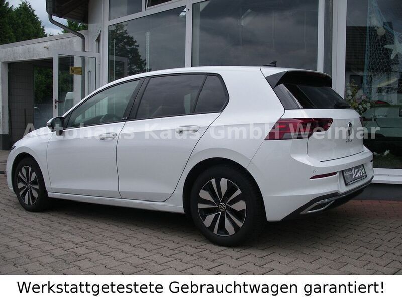 Gebraucht VW Golf VIII Move 150 PS (110 kW) 2023 Weiß Limousine