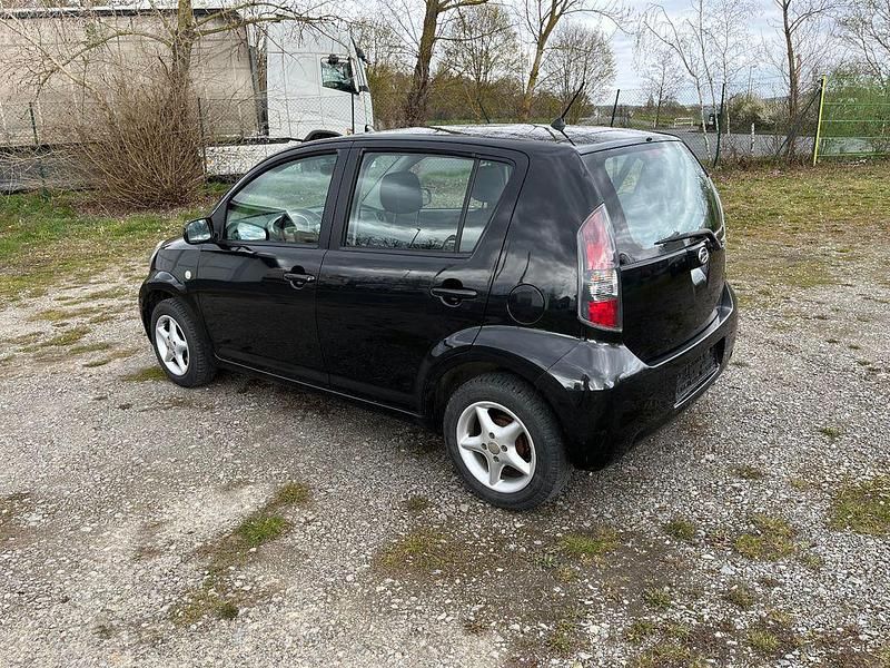 Gebraucht Daihatsu Sirion 91 PS (66 kW) 2009 Schwarz Kleinwagen