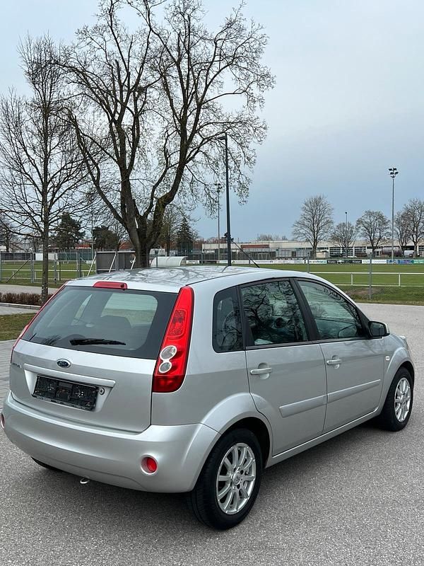Gebraucht Ford Fiesta 69 PS (50 kW) 2007 Grau Kleinwagen