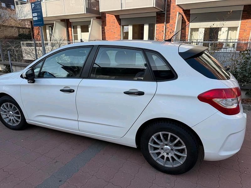 Gebraucht Citroën C4 90 PS (66 kW) 2012 Weiß Limousine