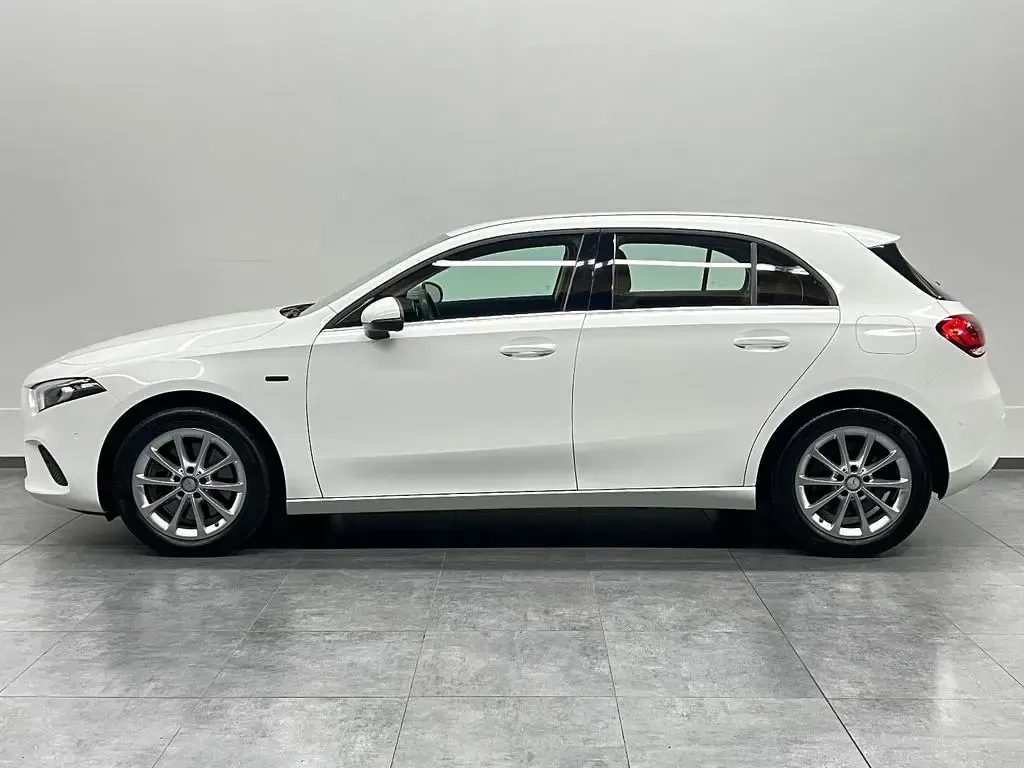 Gebraucht Mercedes A250 Style 218 PS (160 kW) 2021 Weiß Limousine