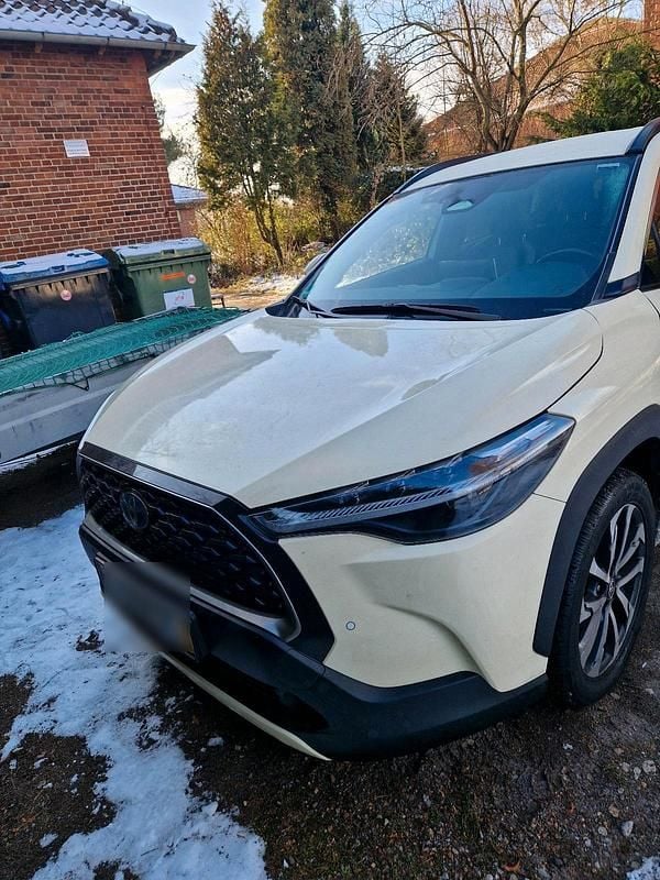 Weiß Gebraucht 2023 Toyota Corolla Cross SUV | 18.999 € - Bild 1/4