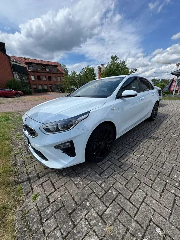 Gebraucht Kia Ceed Edition 7 101 PS (74 kW) 2019 Weiß Kleinwagen