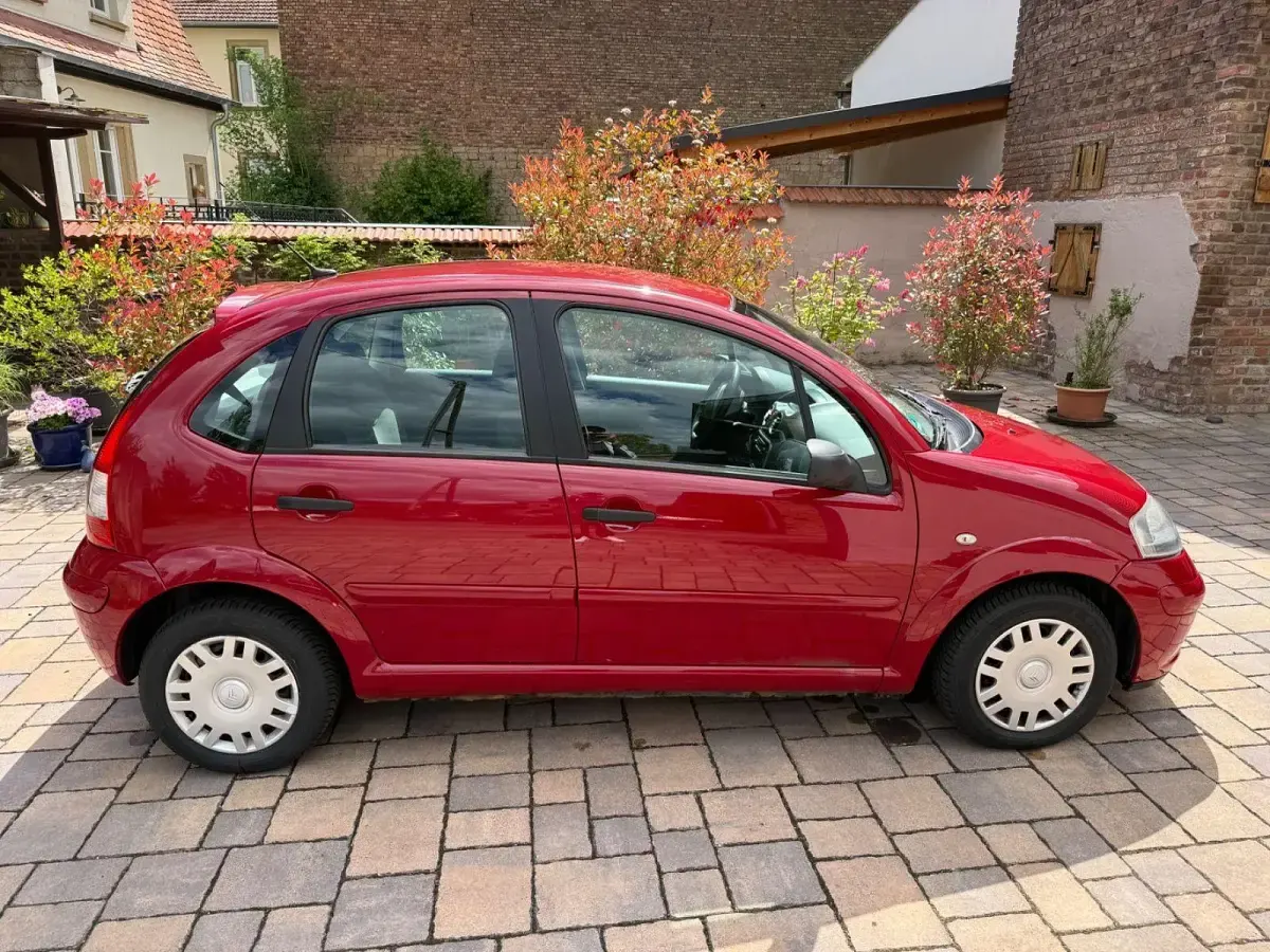 Usado Citroën C3 Style 73 CV (53 kW) 2007 Rojo Utilitario