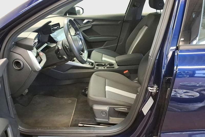 Gebraucht Audi A3 Ambiente 150 PS (110 kW) 2021 Navarrablau metallic Limousine