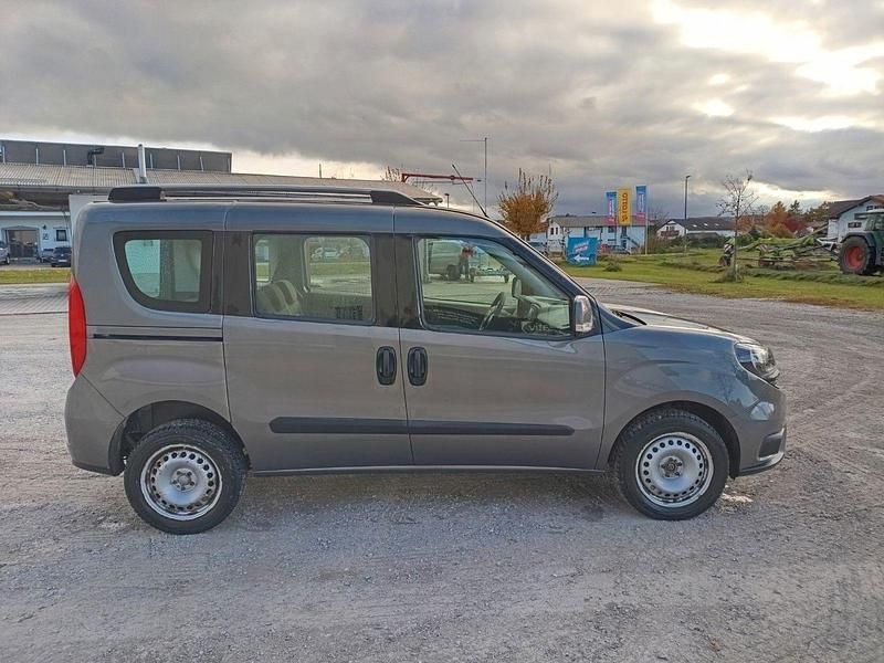 Gebraucht Fiat Doblò Lounge 120 PS (88 kW) 2019 Grau Van / Kleinbus