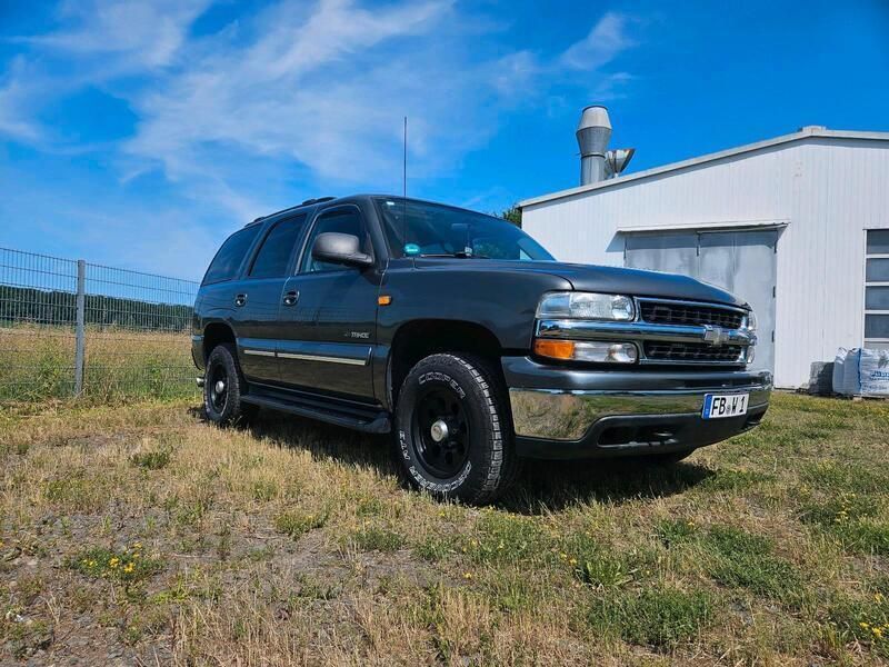 Grau Gebraucht 2001 Chevrolet Tahoe SUV | 14.700 € - Bild 1/4