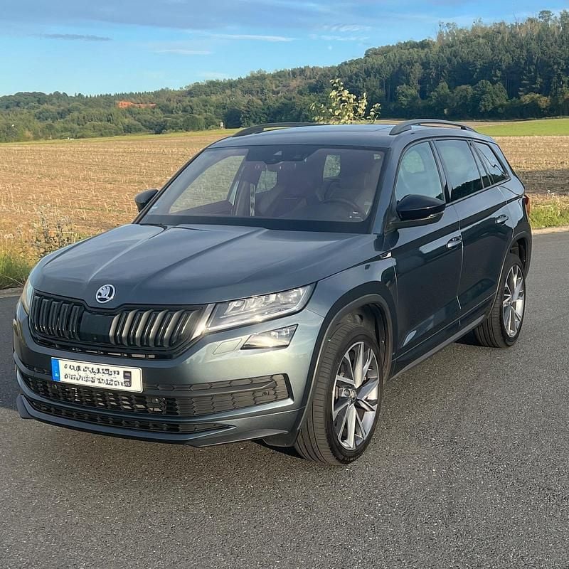 Grau Gebraucht 2020 Skoda Kodiaq SportLine SUV | 28.500 € (Fairer Preis) - Bild 1/4